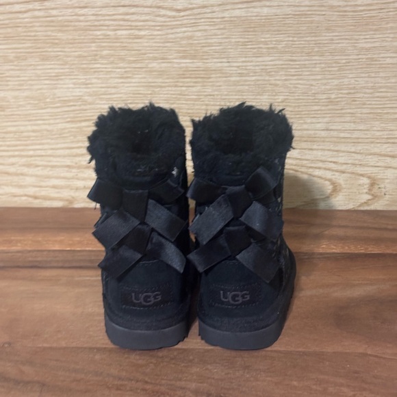 Uggs - Picture 3 of 7